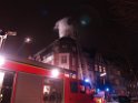 Feuer 3 Dachstuhlbrand Koeln Muelheim Gluecksburgstr P078